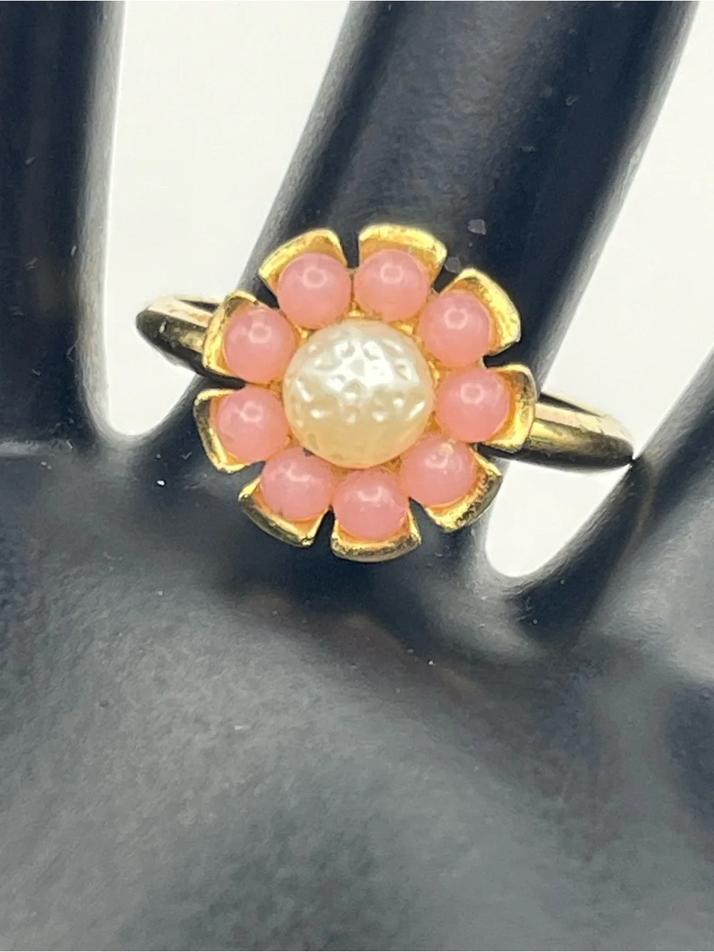 Daisy flower pale pink/ purple gold tone vintage ring size 9 faux pearl